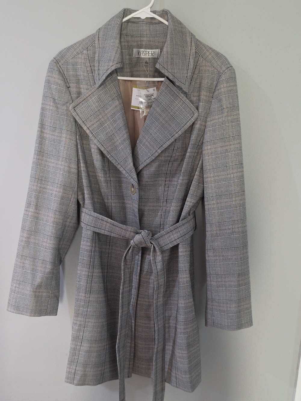 Kasper Plaid Belted Trench in Gray and Black